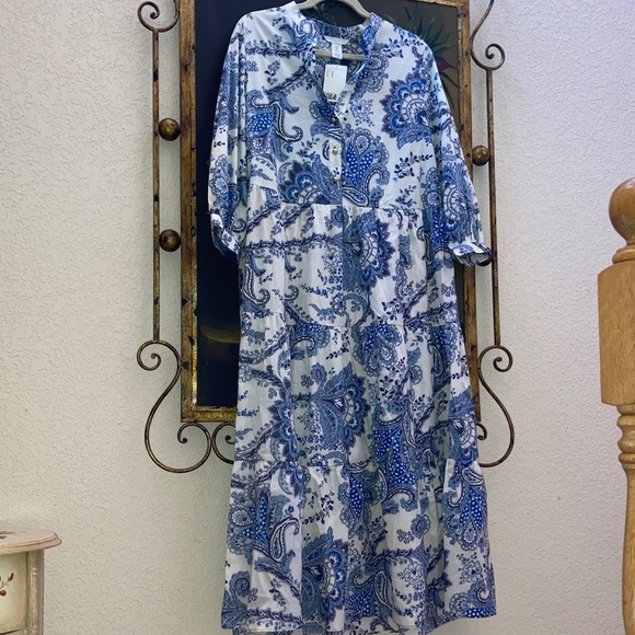H&M Paisley V-Neck Tiered Dress w/ Gold-Tone Buttons 100% Cotton P2P 21 in. - Picture 2 of 11
